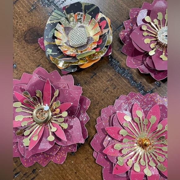 8 Pcs Hand Crafted Paper Flowers for gifts or journaling Walls scrapbooking - Picture 4 of 7